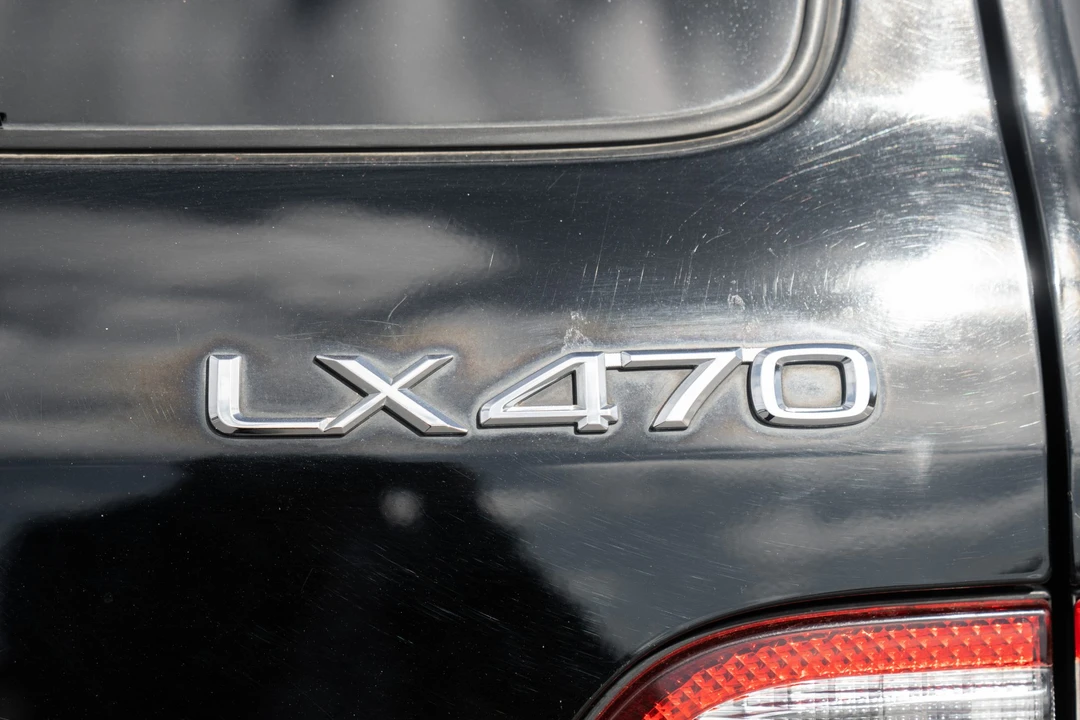 2004 Lexus LX 2nd Gen - Image 15 of 31
