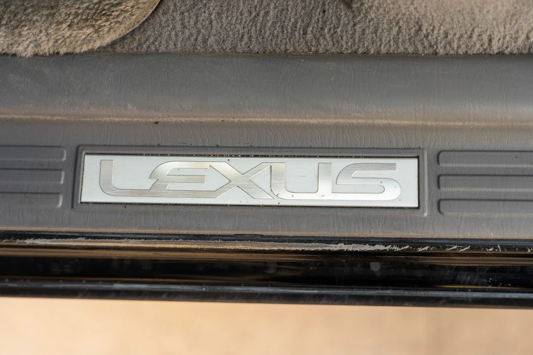 2004 Lexus LX 2nd Gen - Image 26 of 31