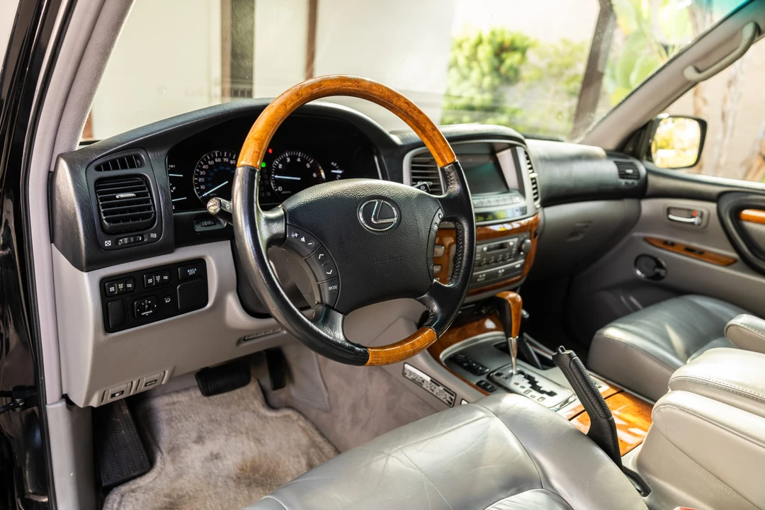 2004 Lexus LX 2nd Gen - Image 20 of 31