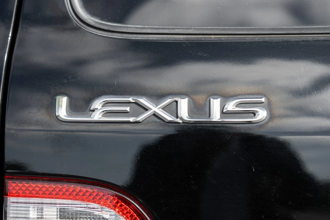 2004 Lexus LX 2nd Gen - Image 14 of 31