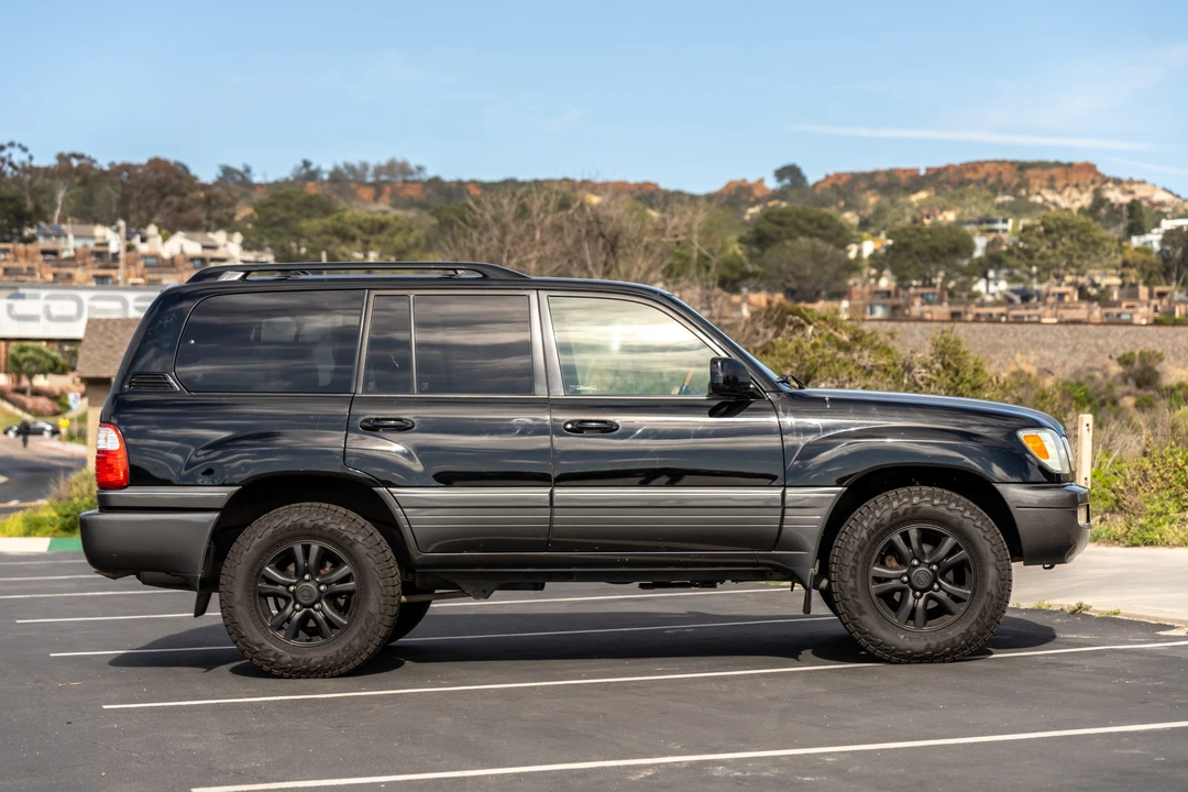 2004 Lexus LX 2nd Gen - Image 5 of 31
