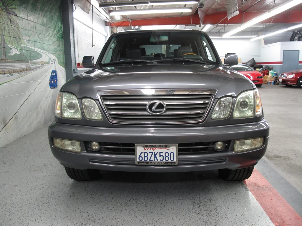 2004 Lexus LX 2nd Gen - Image 10 of 31