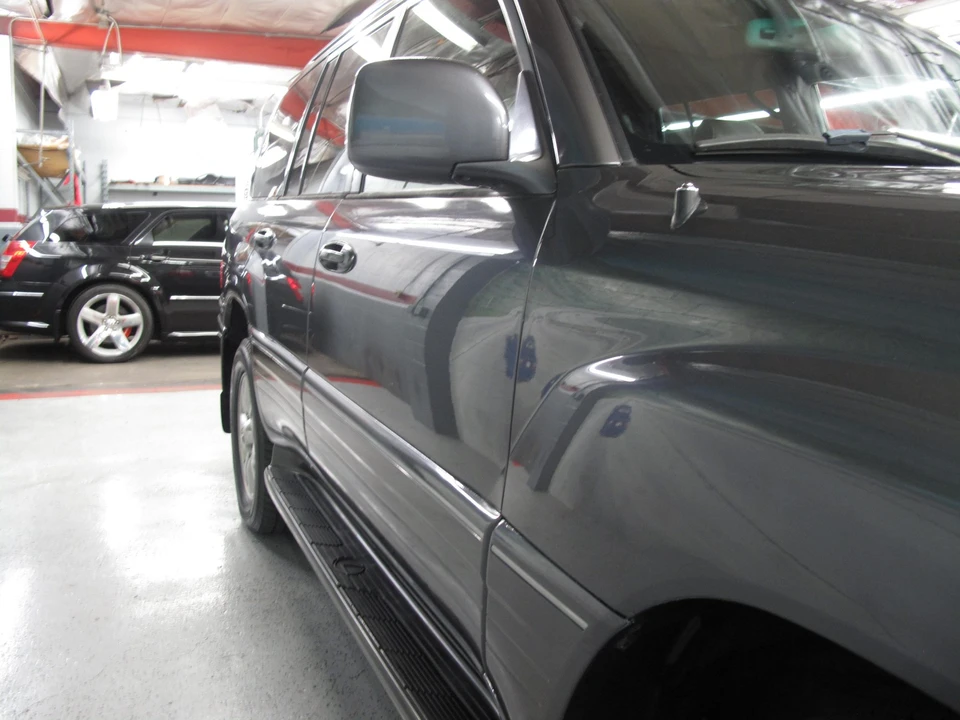2004 Lexus LX 2nd Gen - Image 12 of 31