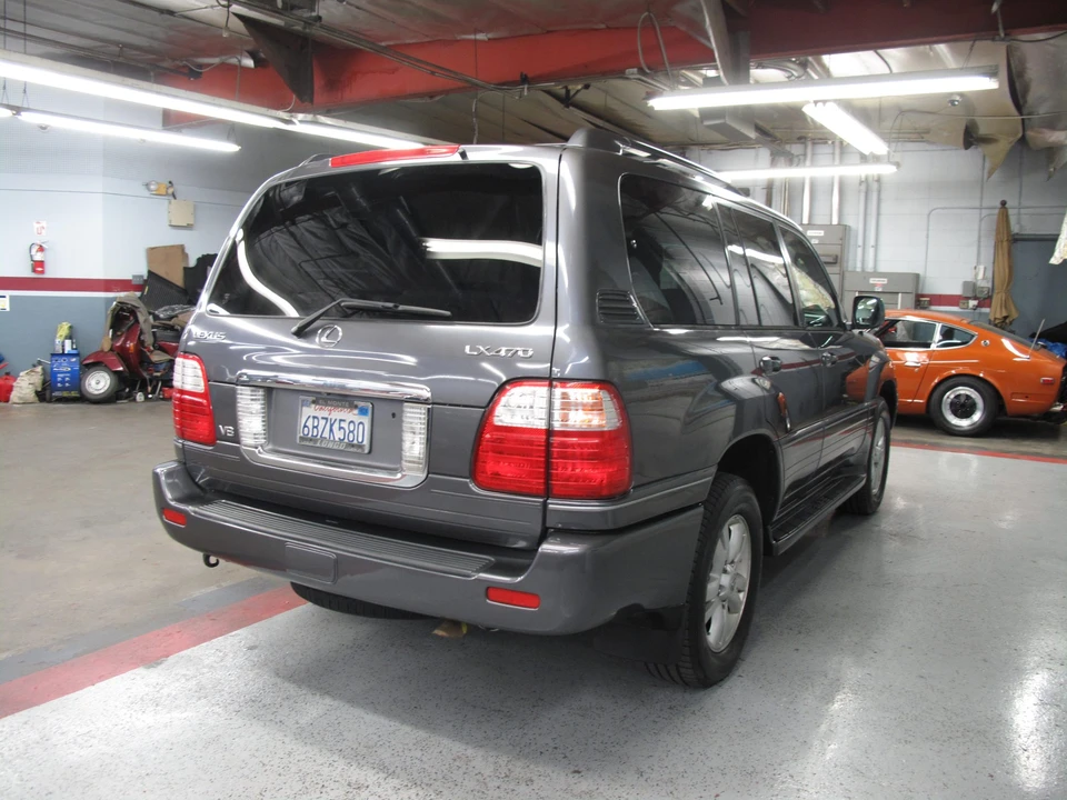 2004 Lexus LX 2nd Gen - Image 7 of 31