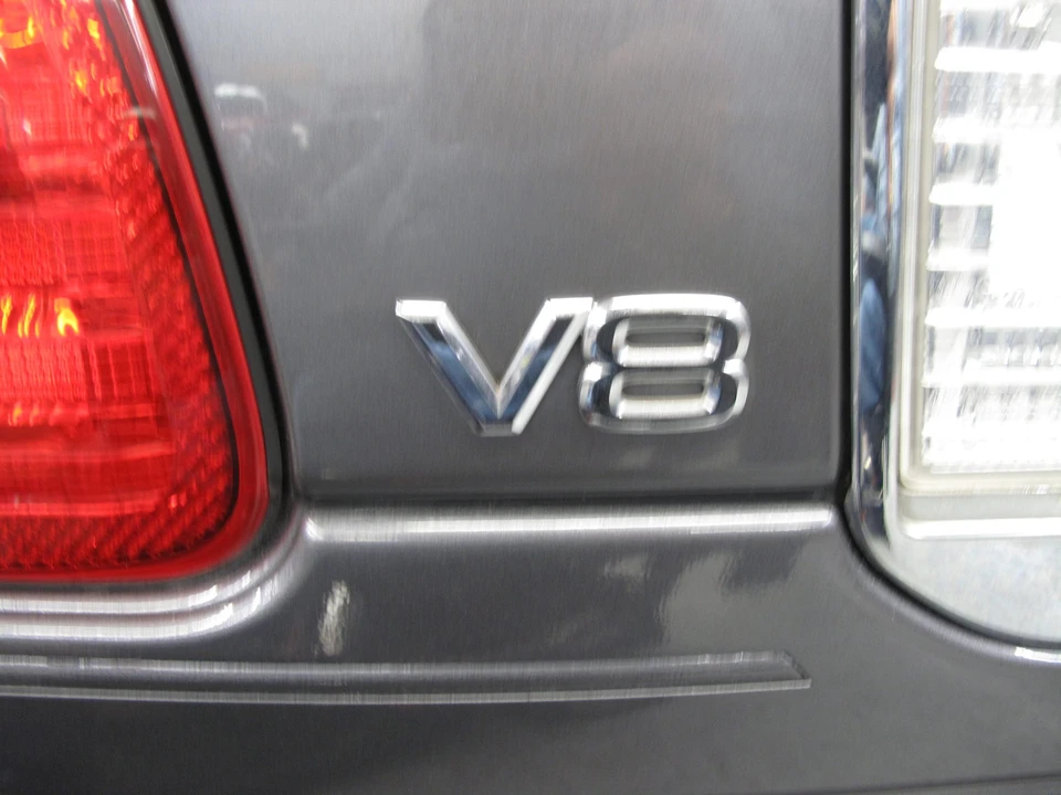 2004 Lexus LX 2nd Gen - Image 24 of 31