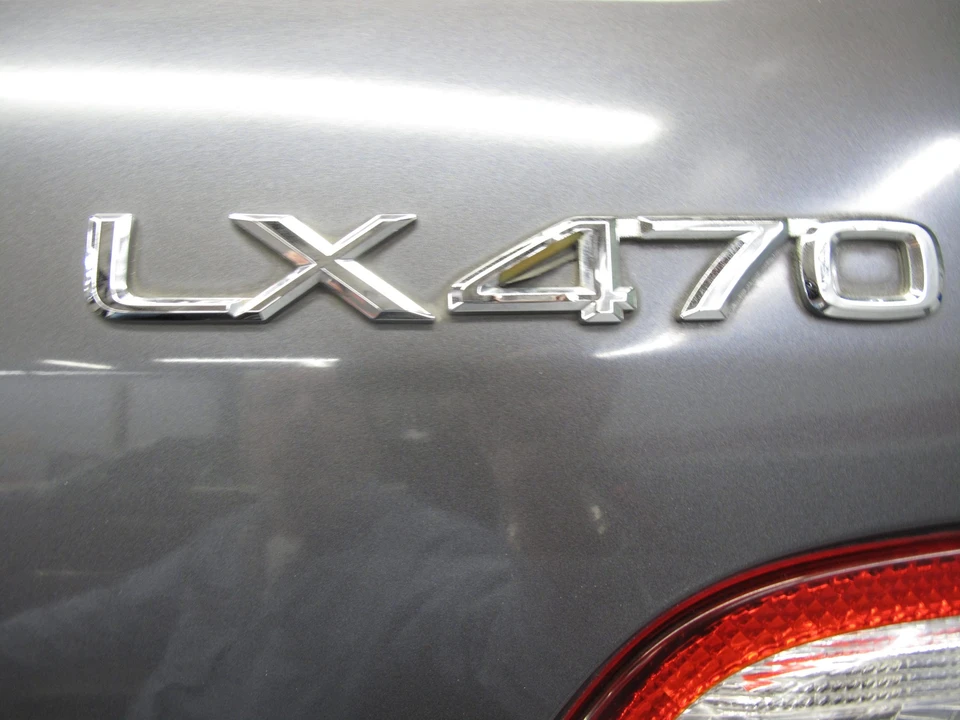 2004 Lexus LX 2nd Gen - Image 23 of 31