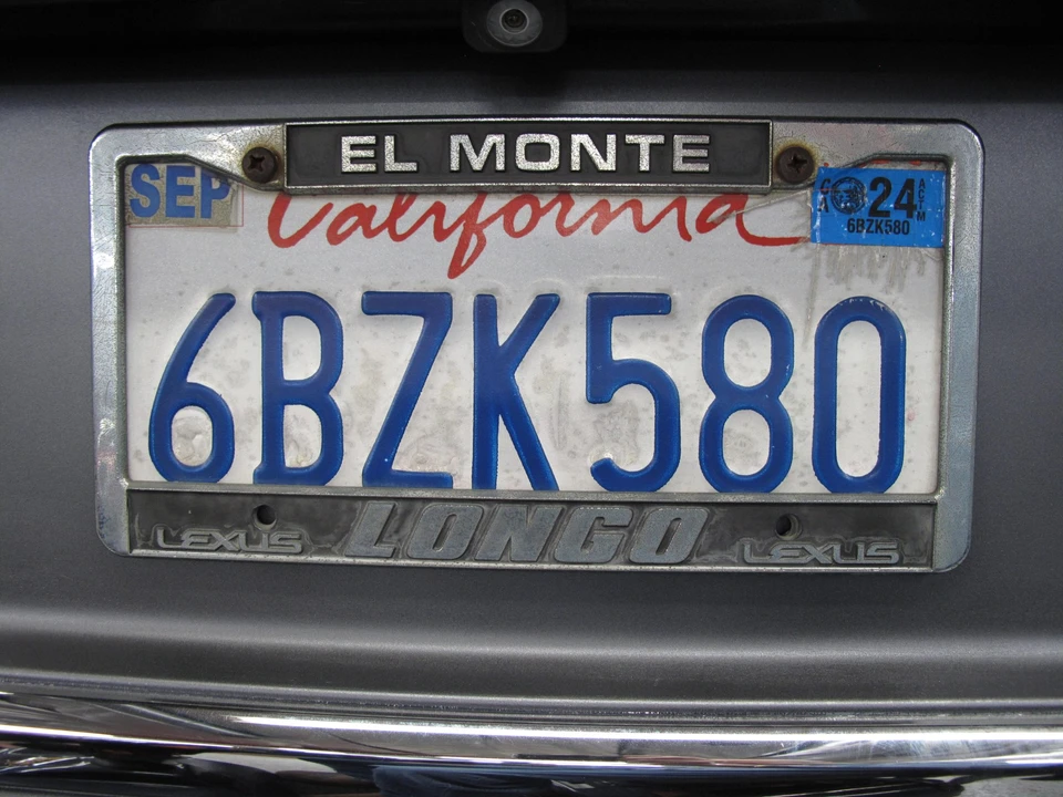2004 Lexus LX 2nd Gen - Image 20 of 31