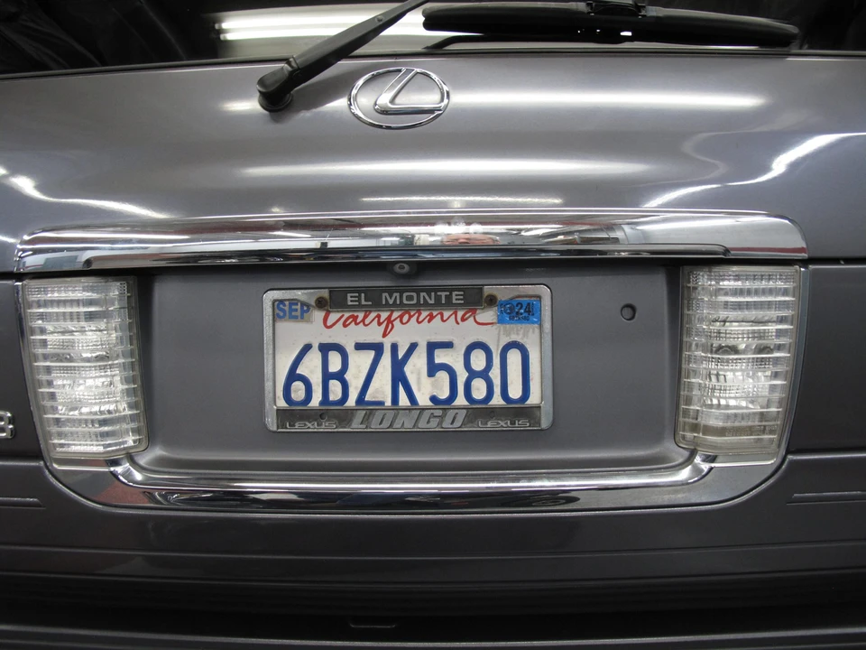 2004 Lexus LX 2nd Gen - Image 19 of 31