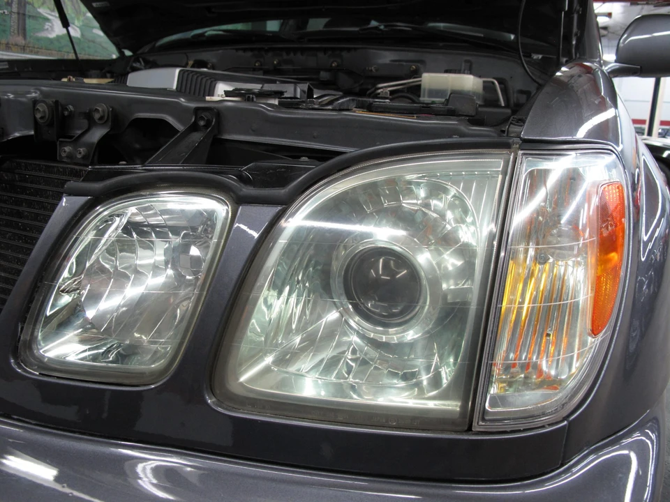 2004 Lexus LX 2nd Gen - Image 18 of 31