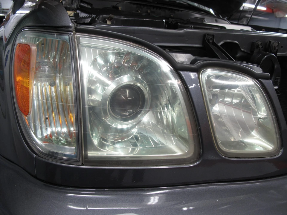 2004 Lexus LX 2nd Gen - Image 17 of 31