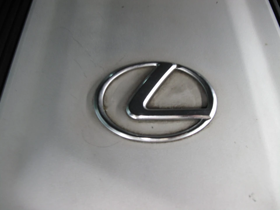 2004 Lexus LX 2nd Gen - Image 21 of 31