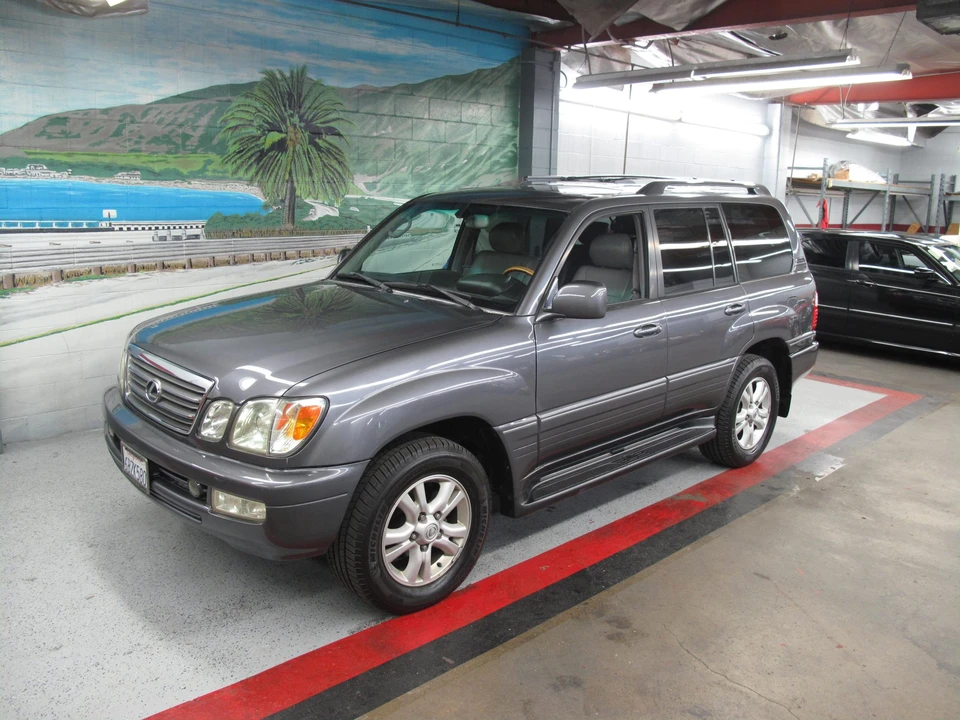 2004 Lexus LX 2nd Gen - Image 2 of 31