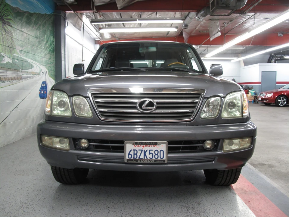 2004 Lexus LX 2nd Gen - Image 11 of 31