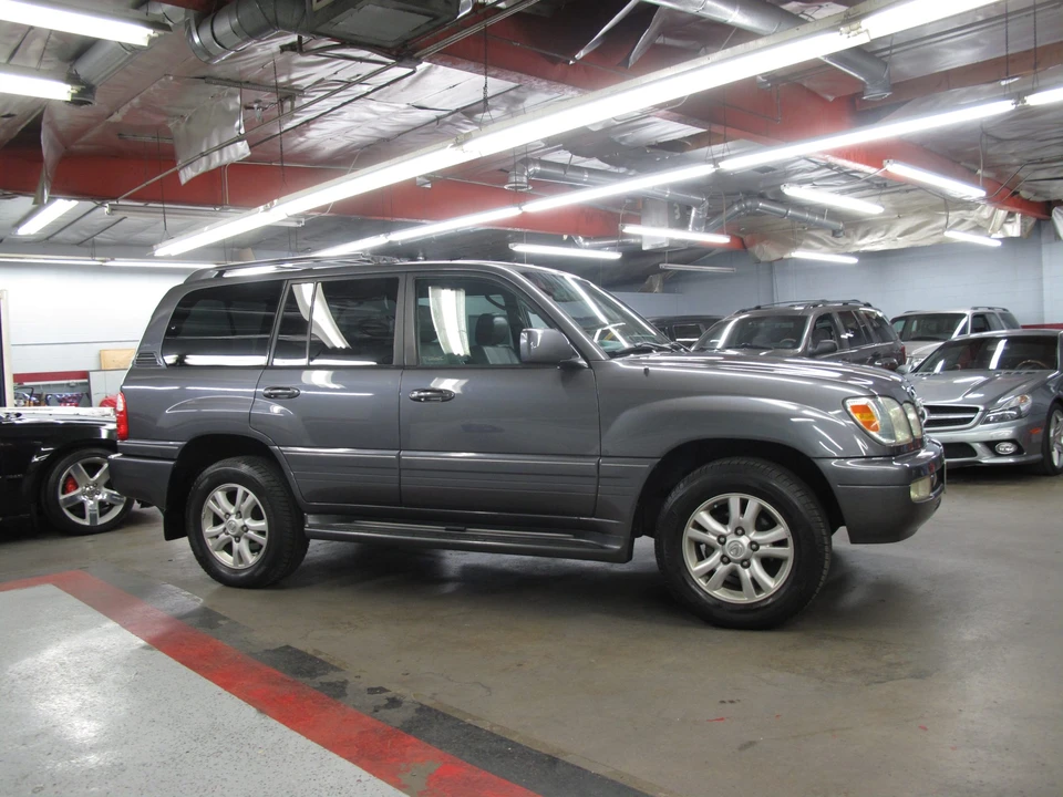 2004 Lexus LX 2nd Gen - Image 8 of 31