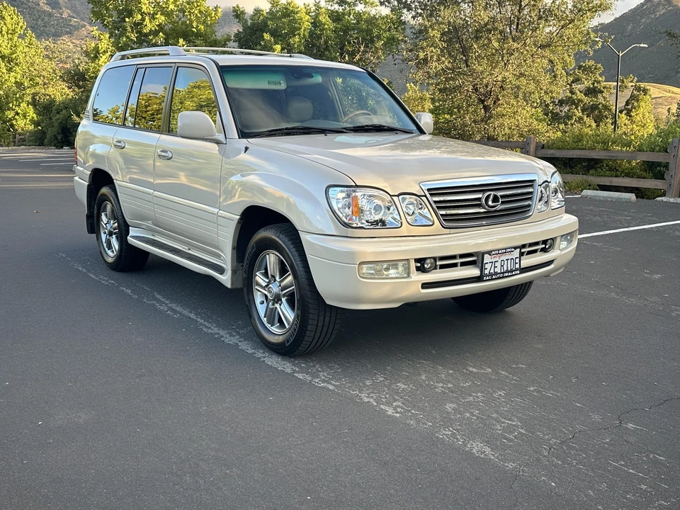 2004 Lexus LX 2nd Gen - Image 8 of 31