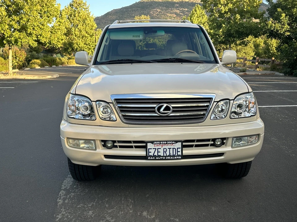 2004 Lexus LX 2nd Gen - Image 5 of 31