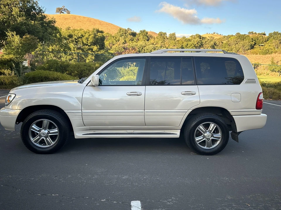 2004 Lexus LX 2nd Gen - Image 17 of 31