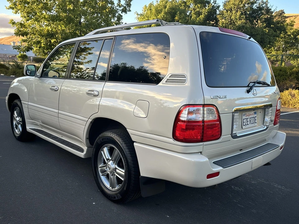 2004 Lexus LX 2nd Gen - Image 16 of 31