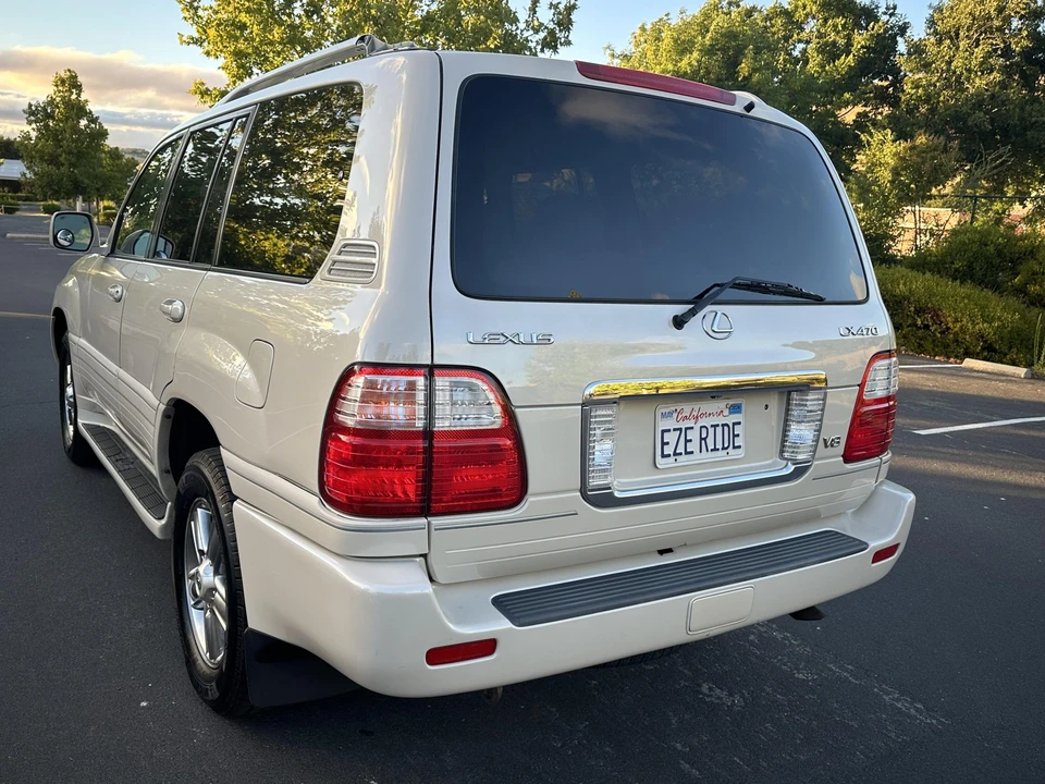 2004 Lexus LX 2nd Gen - Image 15 of 31