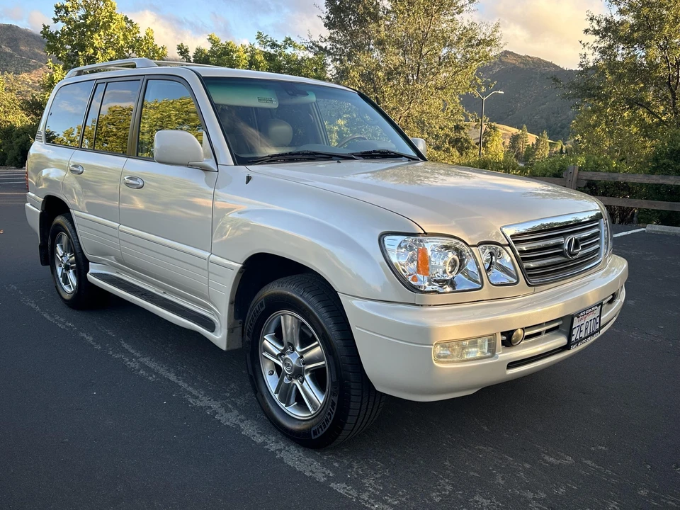 2004 Lexus LX 2nd Gen - Image 9 of 31