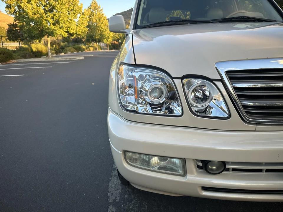 2004 Lexus LX 2nd Gen - Image 26 of 31