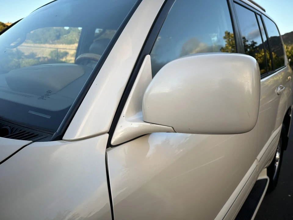 2004 Lexus LX 2nd Gen - Image 25 of 31
