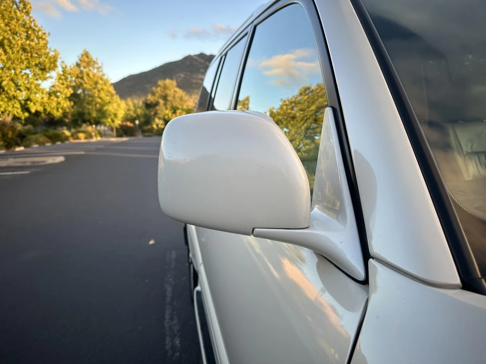 2004 Lexus LX 2nd Gen - Image 24 of 31