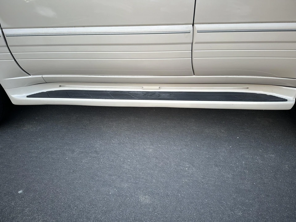 2004 Lexus LX 2nd Gen - Image 23 of 31