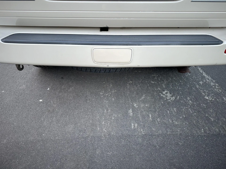2004 Lexus LX 2nd Gen - Image 21 of 31
