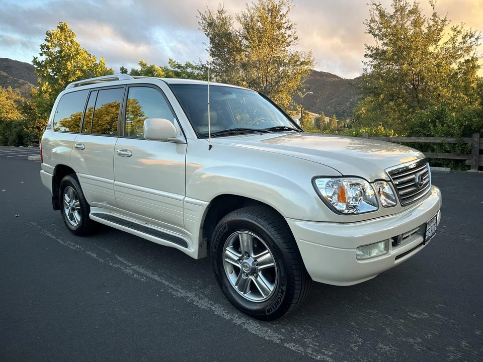 2004 Lexus LX 2nd Gen - Image 10 of 31