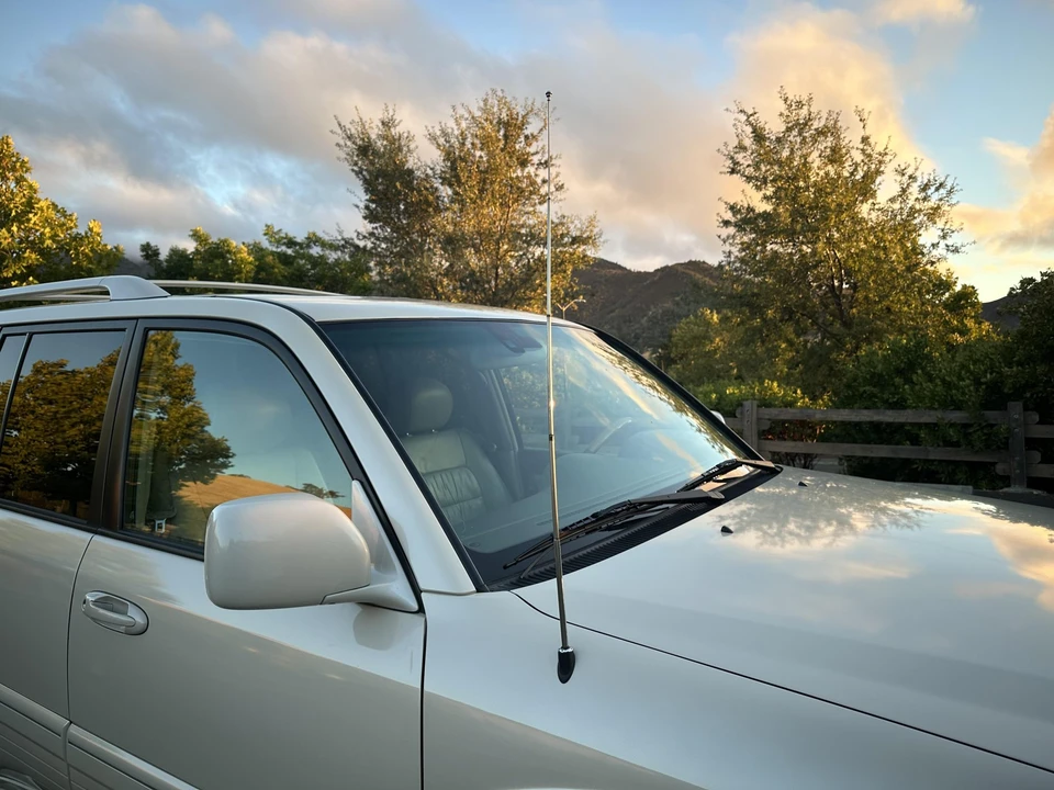 2004 Lexus LX 2nd Gen - Image 18 of 31