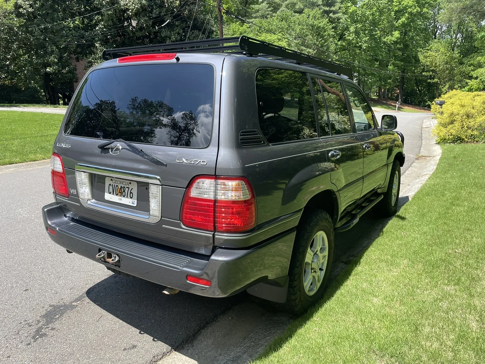 2004 Lexus LX 2nd Gen - Image 23 of 31