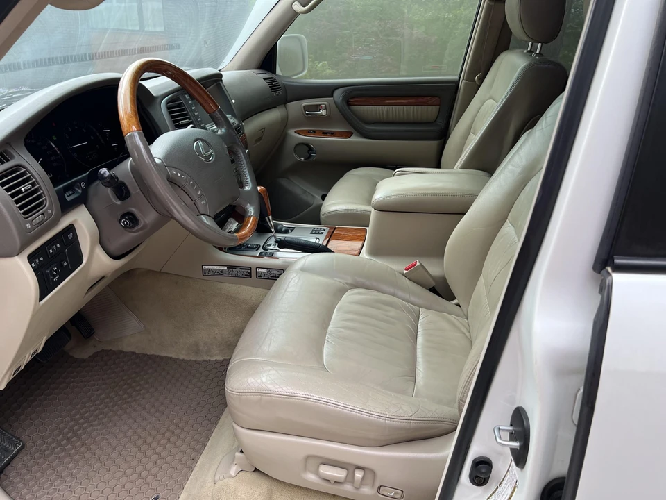2004 Lexus LX 2nd Gen - Image 30 of 31