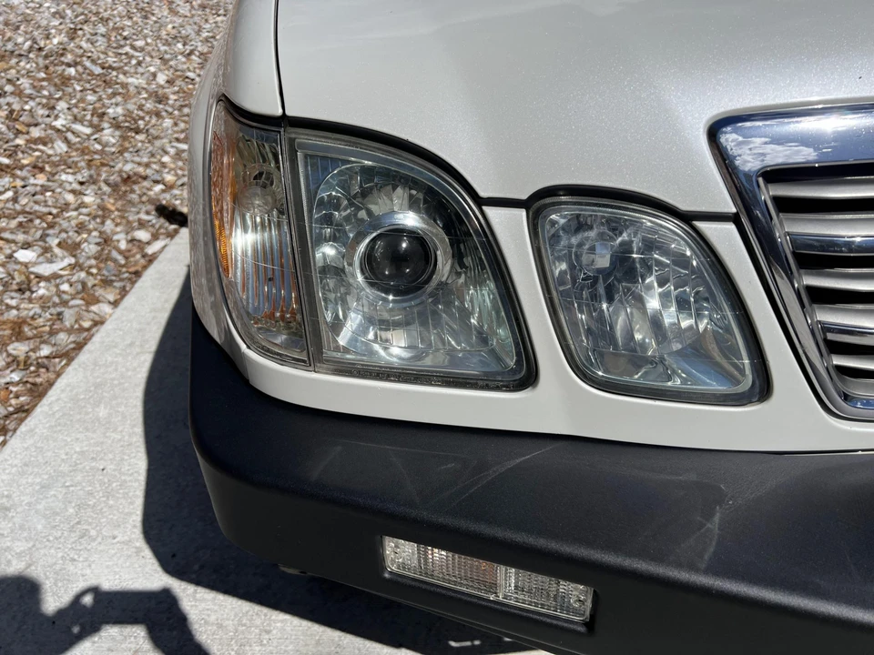 2004 Lexus LX 2nd Gen - Image 11 of 31