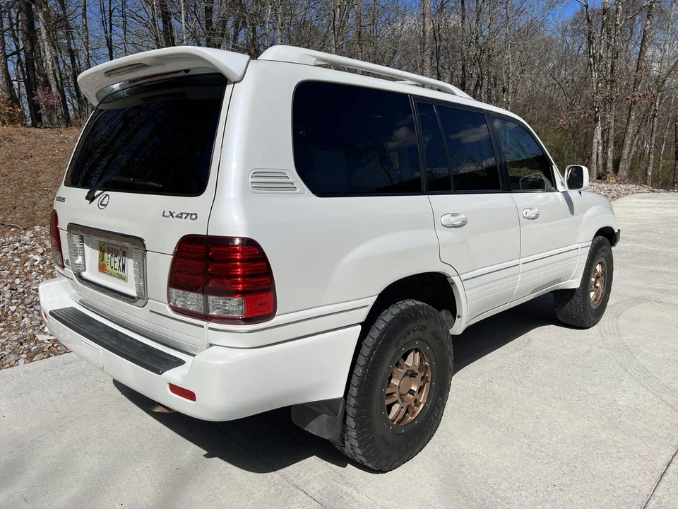 2004 Lexus LX 2nd Gen - Image 9 of 31