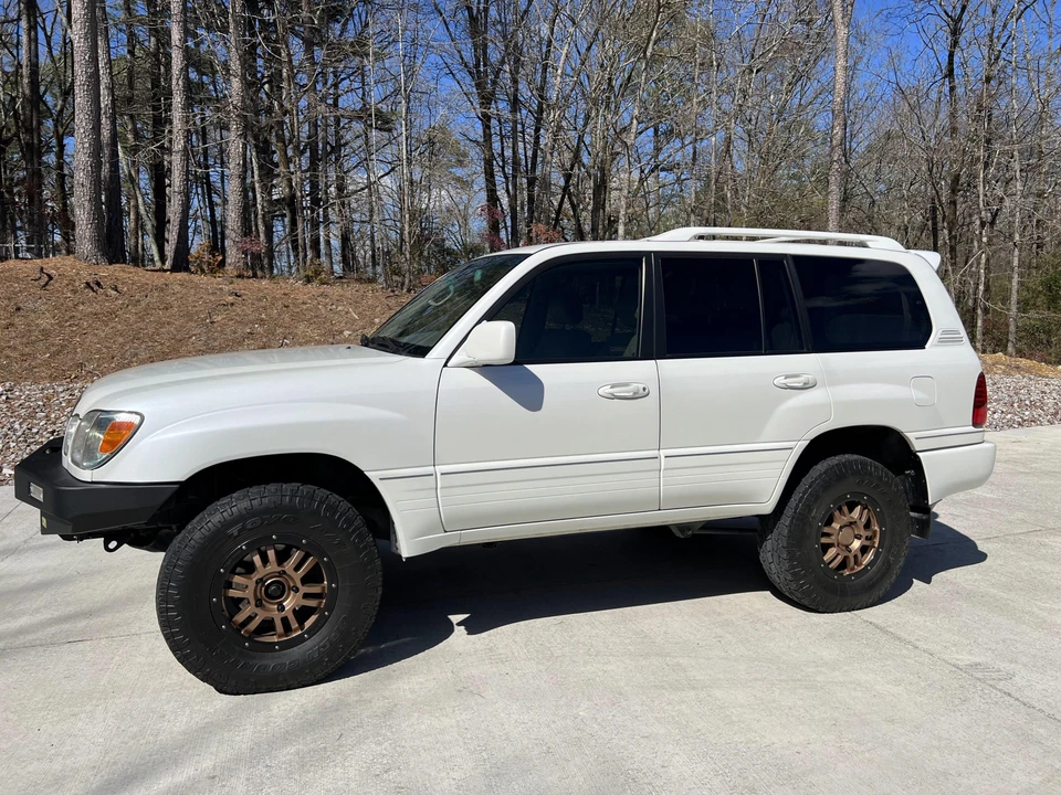 2004 Lexus LX 2nd Gen - Image 6 of 31
