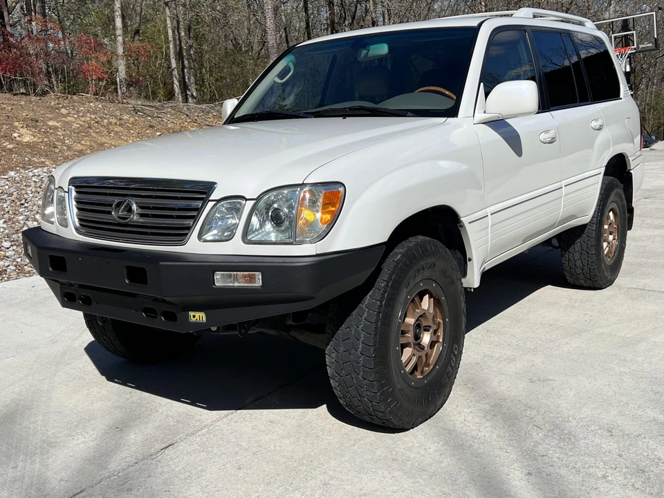 2004 Lexus LX 2nd Gen - Image 4 of 31