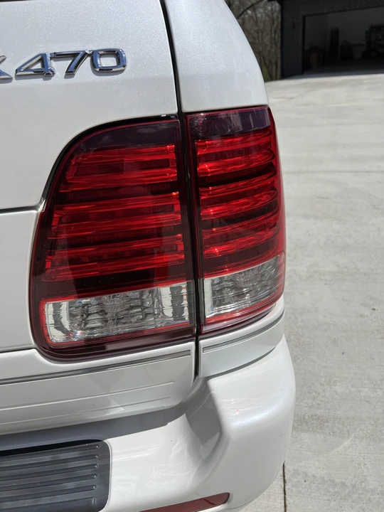 2004 Lexus LX 2nd Gen - Image 16 of 31