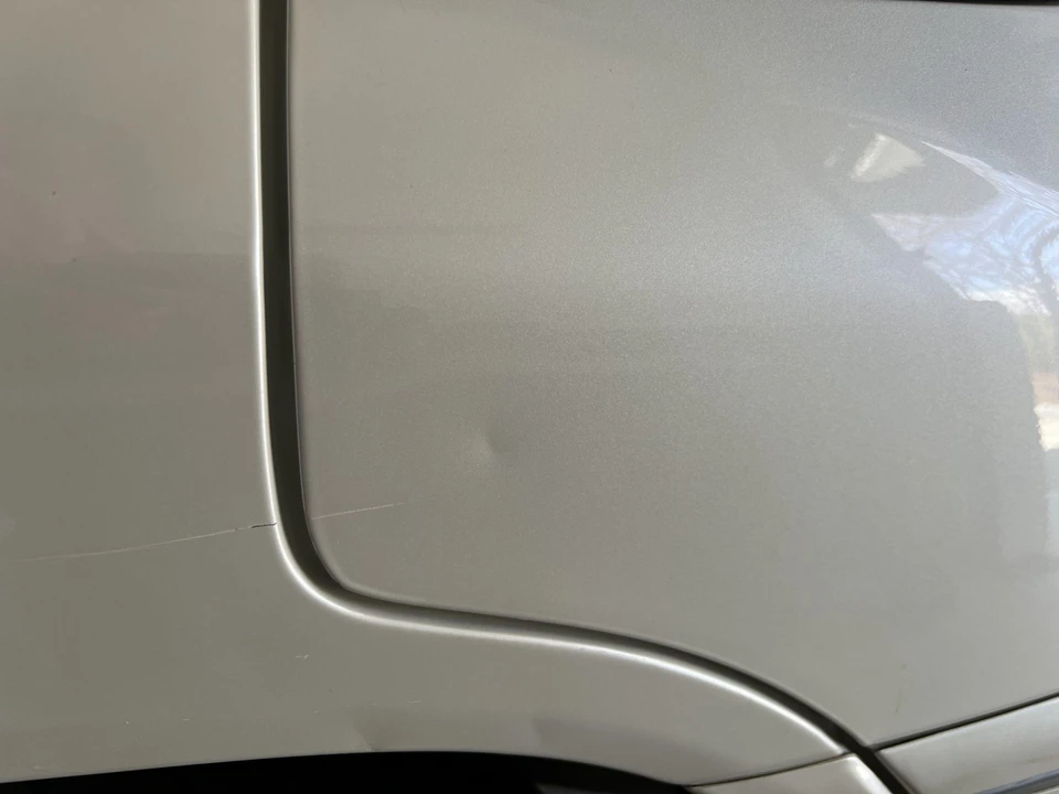 2004 Lexus LX 2nd Gen - Image 18 of 31