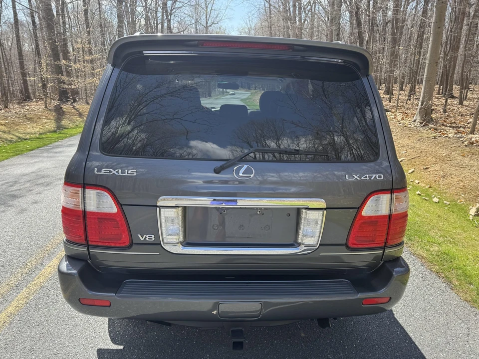 2004 Lexus LX 2nd Gen - Image 25 of 31