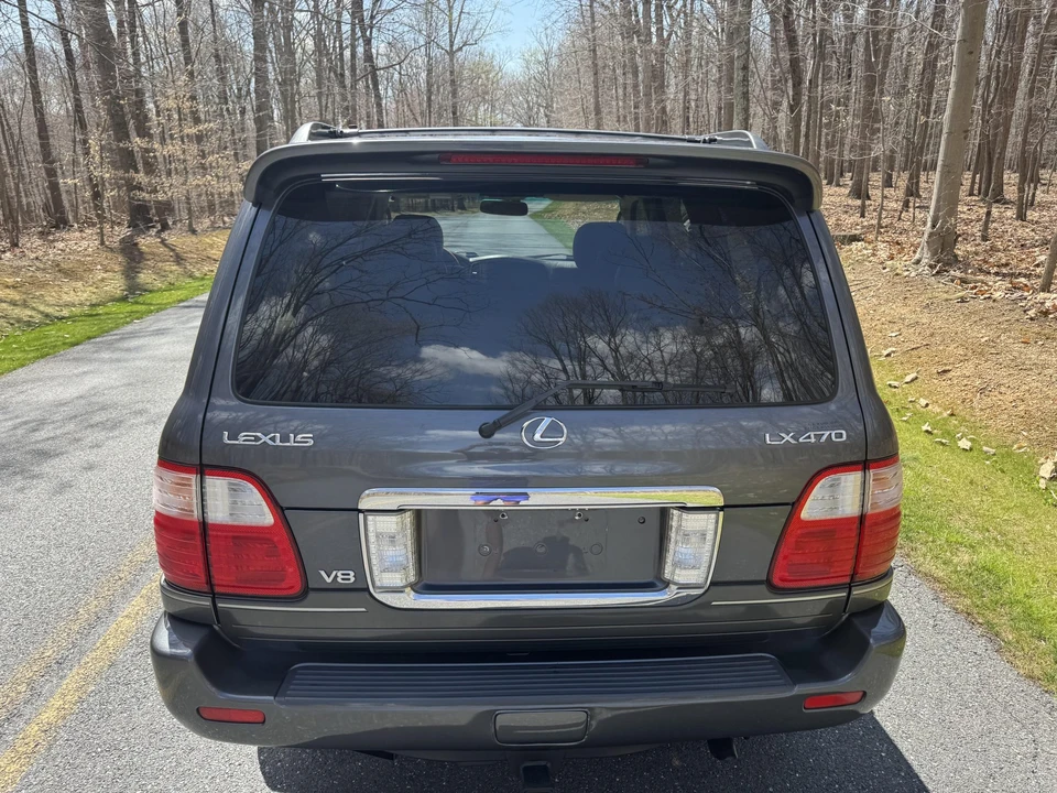 2004 Lexus LX 2nd Gen - Image 24 of 31