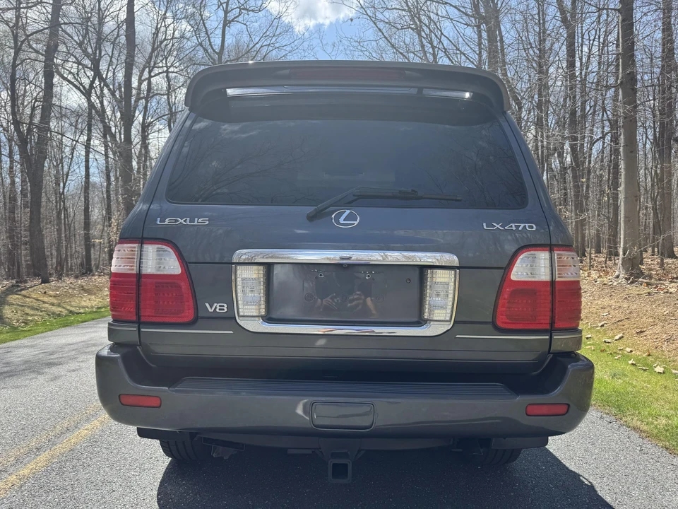 2004 Lexus LX 2nd Gen - Image 26 of 31
