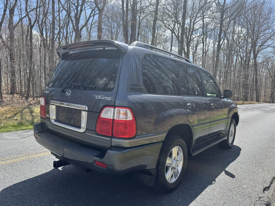 2004 Lexus LX 2nd Gen - Image 19 of 31