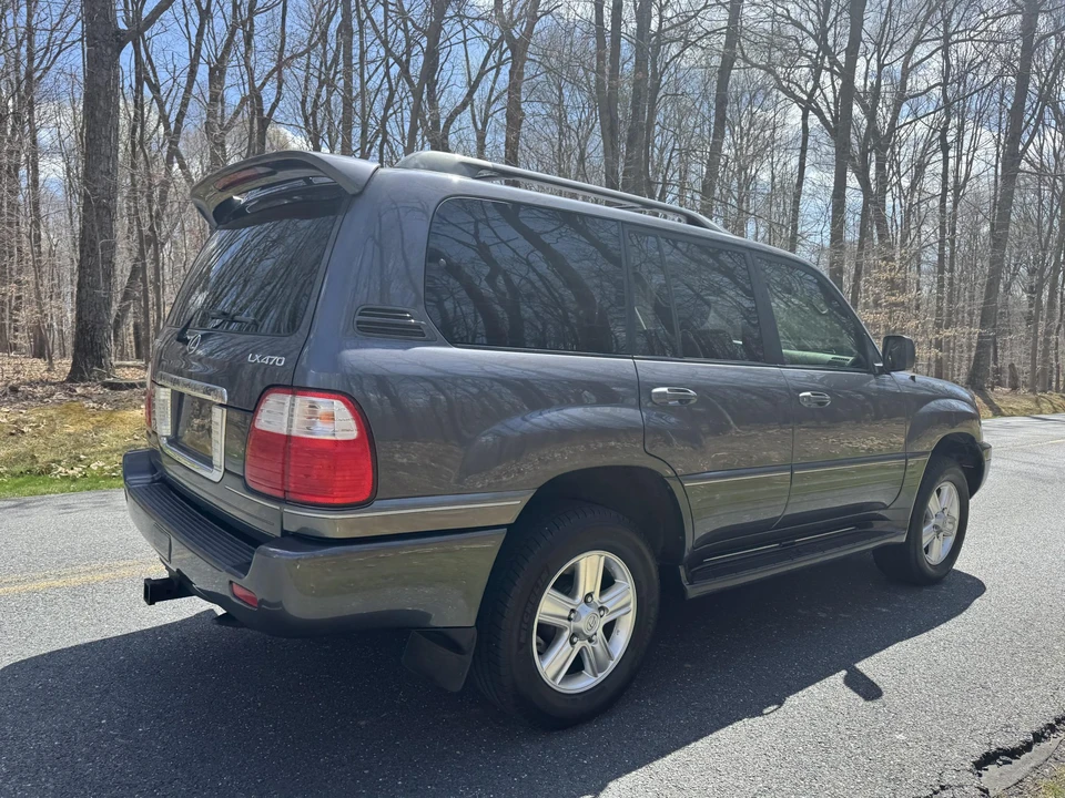 2004 Lexus LX 2nd Gen - Image 18 of 31