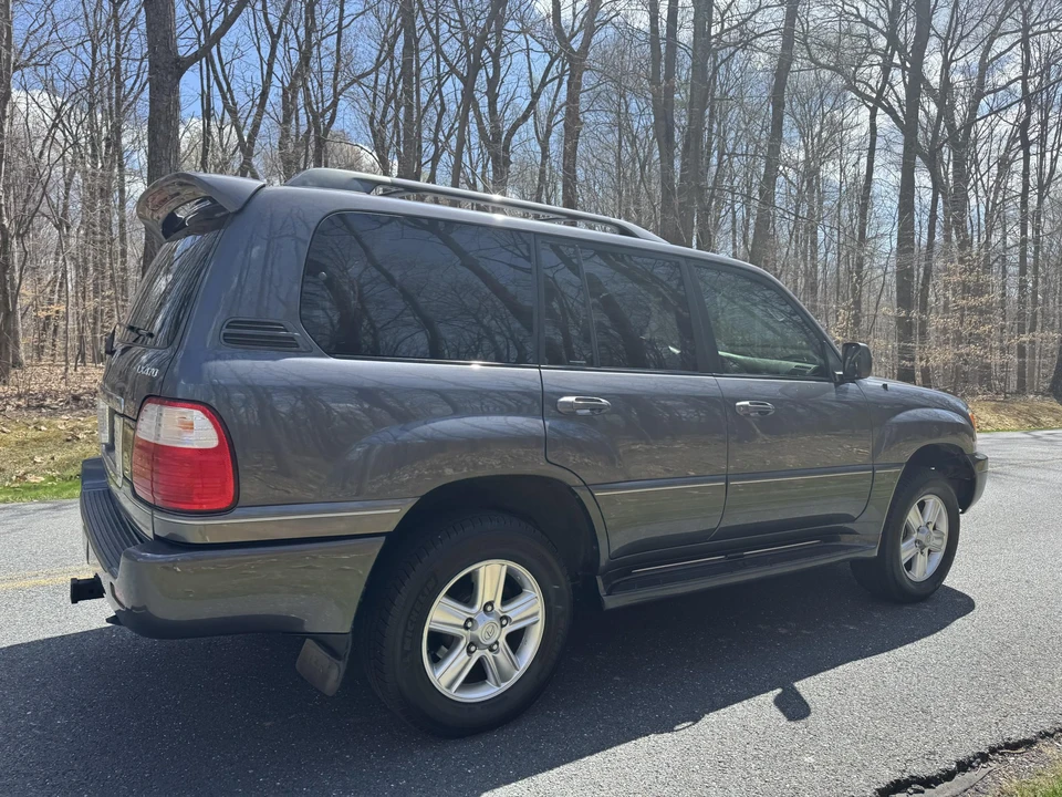 2004 Lexus LX 2nd Gen - Image 15 of 31