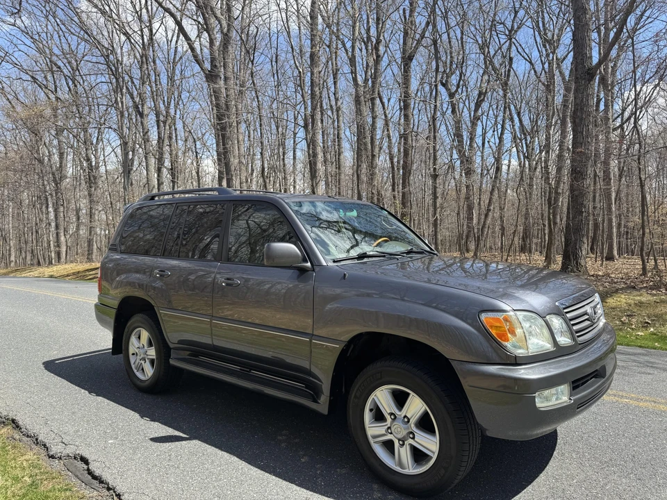 2004 Lexus LX 2nd Gen - Image 12 of 31