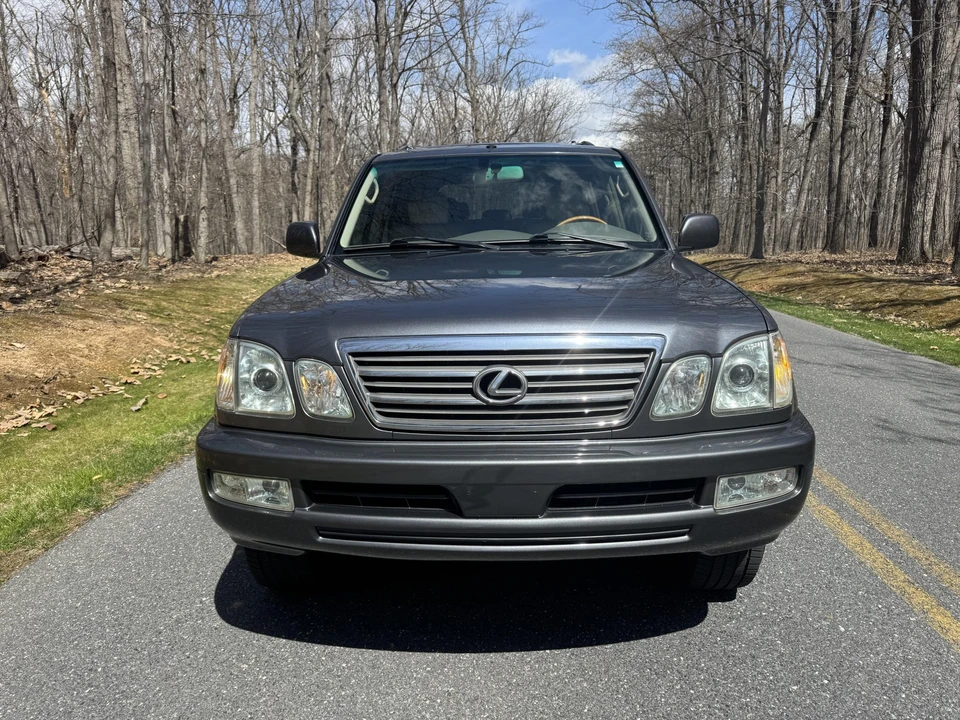 2004 Lexus LX 2nd Gen - Image 9 of 31