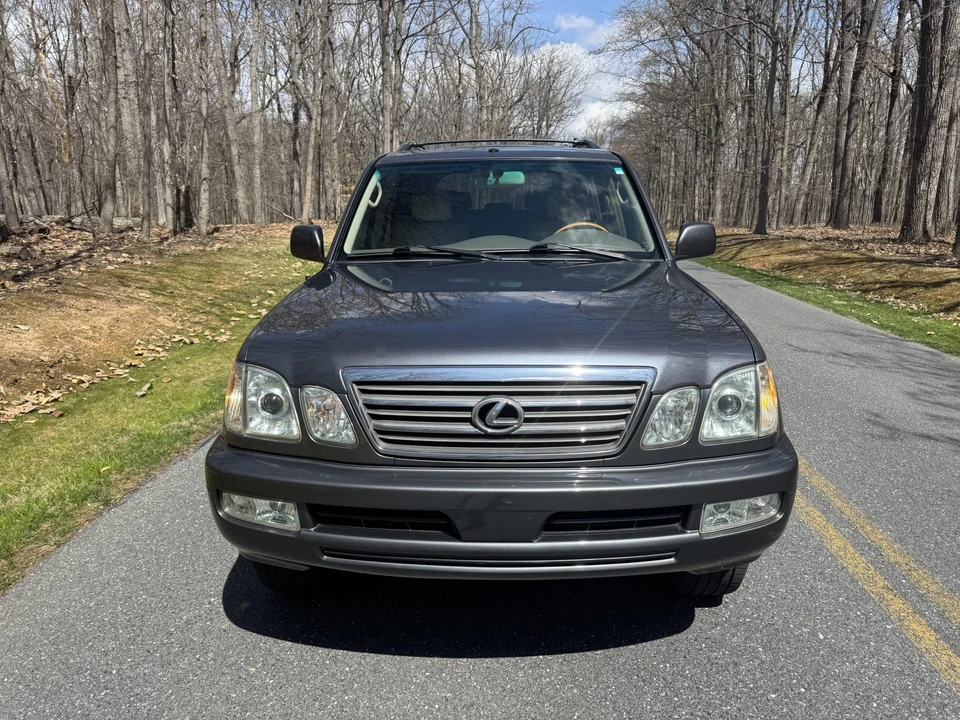 2004 Lexus LX 2nd Gen - Image 10 of 31