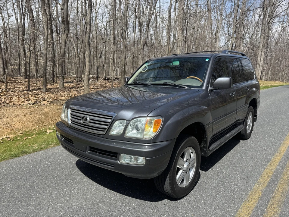 2004 Lexus LX 2nd Gen - Image 4 of 31