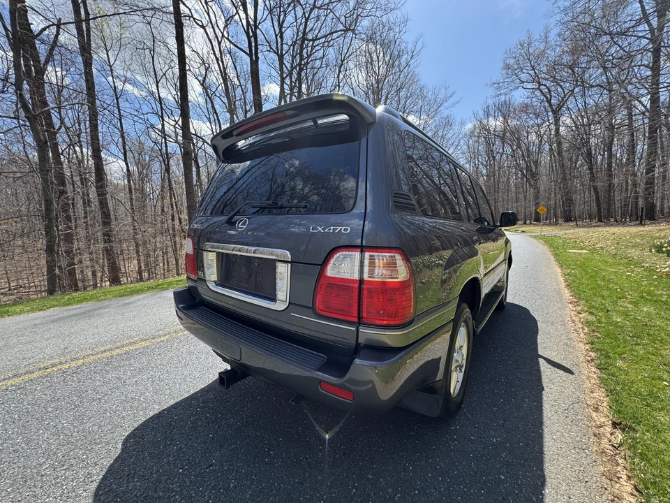 2004 Lexus LX 2nd Gen - Image 21 of 31